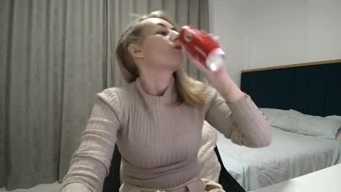 Snapshot of adellynrose chatting on 03-27-26, 08:30 Adellyn online show from 03-27-26, 08:30