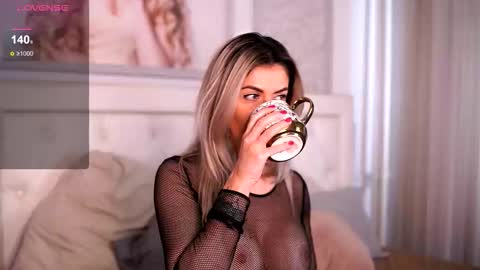 Snapshot of adelyn_chase chatting on 11-02-25, 10:39 Adelyn online show from 11-02-25, 10:39