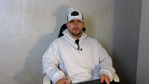 Ades online show from 09-24-25, 11:46