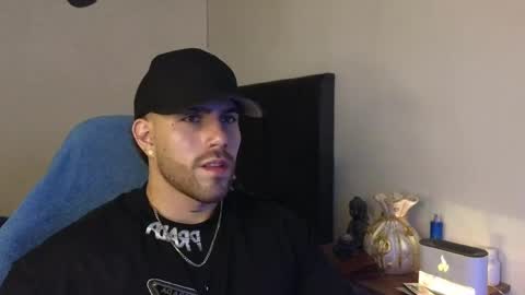 Snapshot of ades_lowe chatting on 05-10-26, 11:48 Ades online show from 05-10-26, 11:48