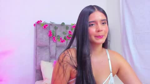 Snapshot of adhara__evanss chatting on 01-07-25, 11:14   online show from 01-07-25, 11:14