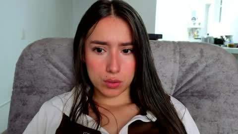 Adhara online show from 04-17-26, 01:25