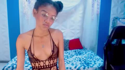 Snapshot of adisson_petite1 chatting on 10-08-25, 01:09 adisson_petite1 online show from 10-08-25, 01:09