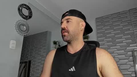 Snapshot of adonis_art01 chatting on 10-21-25, 06:08 Juan online show from 10-21-25, 06:08