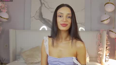 adoracortes online show from 10-18-25, 05:10