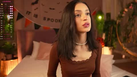 adoracortes online show from 10-30-25, 05:09