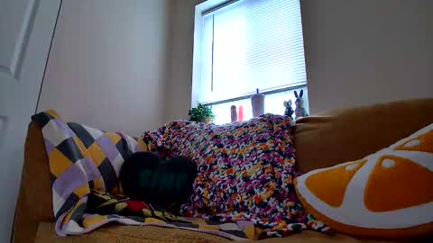 Snapshot of adorequeenbunny chatting on 12-14-25, 08:24 Queen Bunny online show from 12-14-25, 08:24