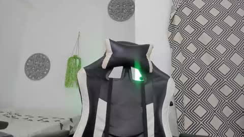 adri_sexboy229 online show from 10-19-25, 05:41