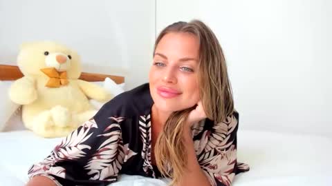 Snapshot of adri_sweetie chatting on 03-28-26, 05:18 Adriana online show from 03-28-26, 05:18