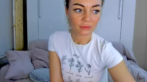 Snapshot of adriana_coy_ chatting on 04-25-26, 01:41 Adriana online show from 04-25-26, 01:41