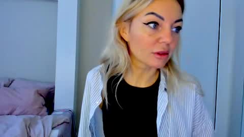 Snapshot of adriana_coy_ chatting on 05-25-26, 07:36 Adriana online show from 05-25-26, 07:36