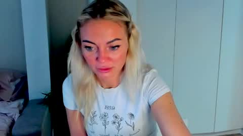 Snapshot of adriana_coy_ chatting on 06-08-26, 05:46 Adriana online show from 06-08-26, 05:46