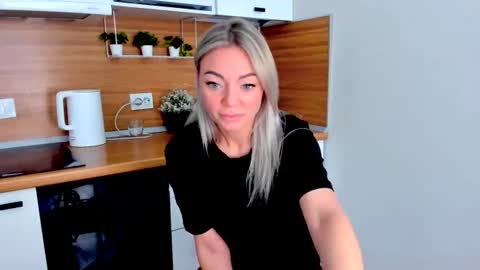 Snapshot of adriana_coy_ chatting on 06-14-26, 12:40 Adriana online show from 06-14-26, 12:40