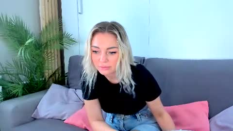 Snapshot of adriana_coy_ chatting on 07-24-26, 04:38 Adriana online show from 07-24-26, 04:38