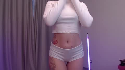 Snapshot of adriana_meow246 chatting on 12-16-25, 05:23 Adriana online show from 12-16-25, 05:23