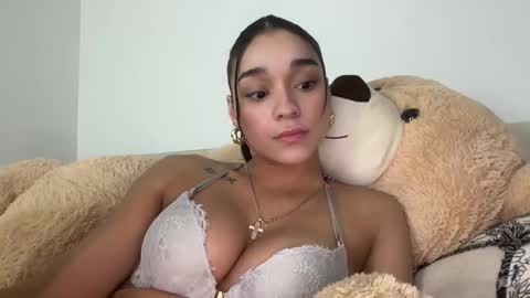 Snapshot of adriannarodriguez chatting on 01-25-25, 06:45 Adrianna online show from 01-25-25, 06:45