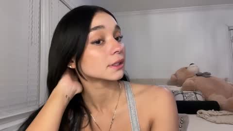 Snapshot of adriannarodriguez chatting on 02-06-25, 02:00 Adrianna online show from 02-06-25, 02:00