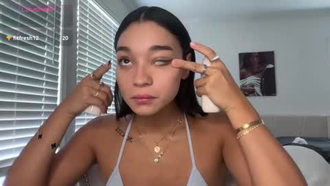 Snapshot of adriannarodriguez chatting on 09-10-25, 04:18 Adrianna online show from 09-10-25, 04:18