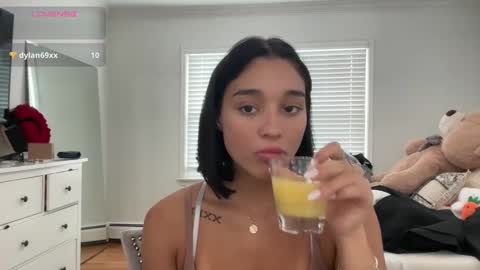 Snapshot of adriannarodriguez chatting on 10-12-25, 05:01 Adrianna online show from 10-12-25, 05:01