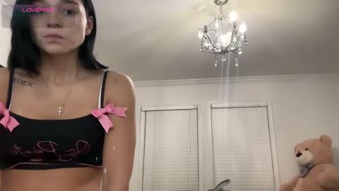 Snapshot of adriannarodriguez chatting on 11-10-25, 12:42 Adrianna online show from 11-10-25, 12:42