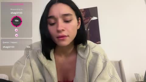 Snapshot of adriannarodriguez chatting on 11-19-25, 04:23 Adrianna online show from 11-19-25, 04:23