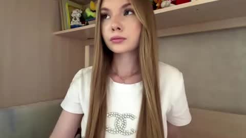 Caroline online show from 07-03-26, 03:18