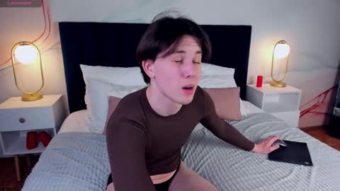 Snapshot of adrianoaubert chatting on 03-08-25, 09:28 adrianoaubert online show from 03-08-25, 09:28