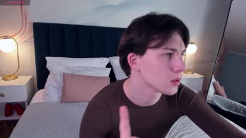 Snapshot of adrianoaubert chatting on 03-10-25, 03:12 adrianoaubert online show from 03-10-25, 03:12