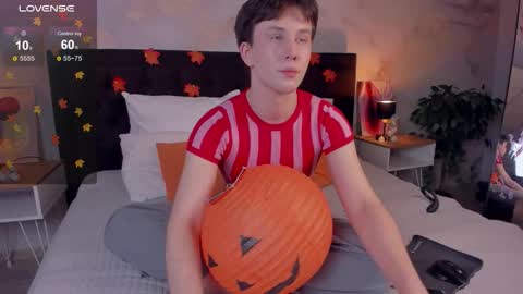 Snapshot of adrianoaubert chatting on 10-20-25, 10:16 adrianoaubert online show from 10-20-25, 10:16