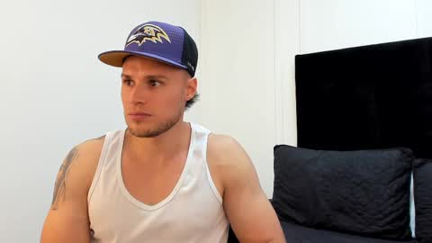 Snapshot of adrien_roche888 chatting on 01-19-25, 04:22 Adrein Roche online show from 01-19-25, 04:22