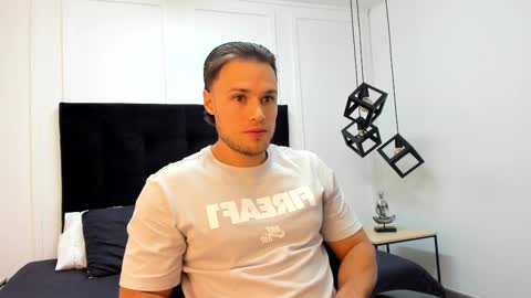 Snapshot of adrien_roche888 chatting on 01-19-25, 11:10 Adrein Roche online show from 01-19-25, 11:10