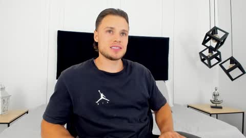 Snapshot of adrien_roche888 chatting on 01-21-25, 11:24 Adrein Roche online show from 01-21-25, 11:24