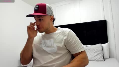 Snapshot of adrien_roche888 chatting on 01-25-25, 11:11 Adrein Roche online show from 01-25-25, 11:11