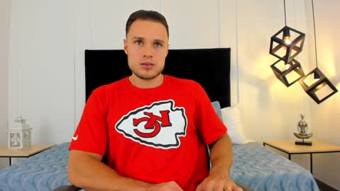 Snapshot of adrien_roche888 chatting on 02-02-25, 11:00 Adrein Roche online show from 02-02-25, 11:00