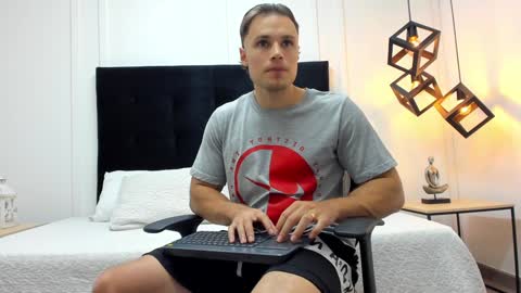 Snapshot of adrien_roche888 chatting on 02-06-25, 11:15 Adrein Roche online show from 02-06-25, 11:15