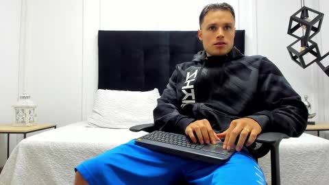 Snapshot of adrien_roche888 chatting on 02-09-25, 11:04 Adrein Roche online show from 02-09-25, 11:04