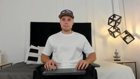 Snapshot of adrien_roche888 chatting on 02-11-25, 11:22 Adrein Roche online show from 02-11-25, 11:22