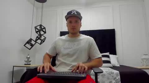 Snapshot of adrien_roche888 chatting on 02-17-25, 11:31 Adrein Roche online show from 02-17-25, 11:31