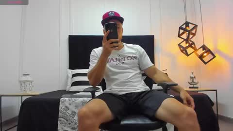 Snapshot of adrien_roche888 chatting on 02-18-25, 11:30 Adrein Roche online show from 02-18-25, 11:30