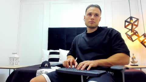 Snapshot of adrien_roche888 chatting on 02-22-25, 11:24 Adrein Roche online show from 02-22-25, 11:24