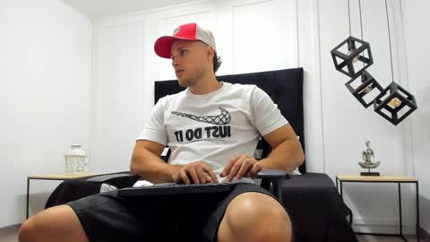 Snapshot of adrien_roche888 chatting on 02-23-25, 11:04 Adrein Roche online show from 02-23-25, 11:04