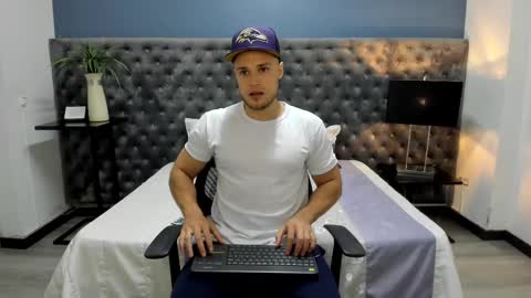 Snapshot of adrien_roche888 chatting on 02-25-25, 12:47 Adrein Roche online show from 02-25-25, 12:47