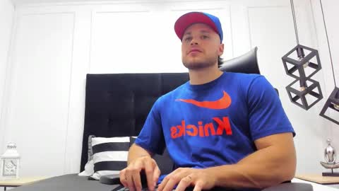 Snapshot of adrien_roche888 chatting on 09-15-25, 09:37 Adrein Roche online show from 09-15-25, 09:37
