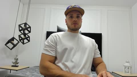 Snapshot of adrien_roche888 chatting on 09-28-25, 10:26 Adrein Roche online show from 09-28-25, 10:26