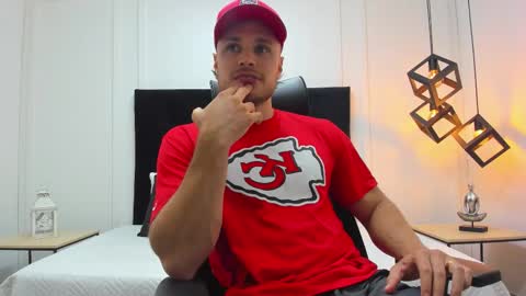 Snapshot of adrien_roche888 chatting on 10-16-25, 11:06 Adrein Roche online show from 10-16-25, 11:06