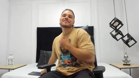 Snapshot of adrien_roche888 chatting on 10-17-25, 10:23 Adrein Roche online show from 10-17-25, 10:23