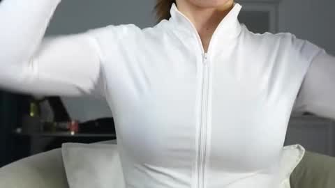 Aelia online show from 10-07-25, 03:47