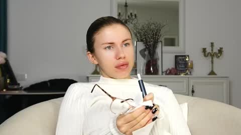 Aelia online show from 10-12-25, 04:11