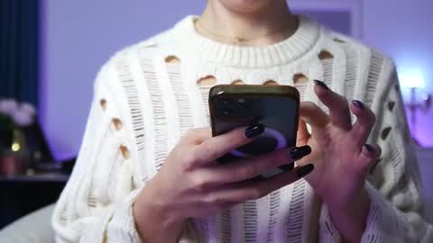 Aelia online show from 10-13-25, 04:01