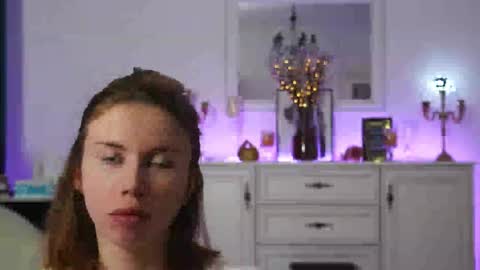 Aelia online show from 10-14-25, 03:40